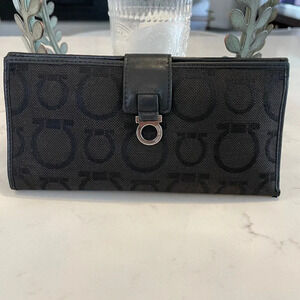 Salvatore Ferragamo Authentic Signature Logo Leather & Nylon Wallet Black Sz OS
